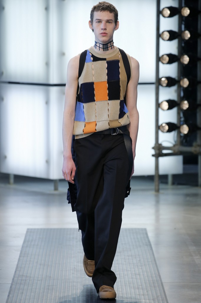 011_MSGM_18569